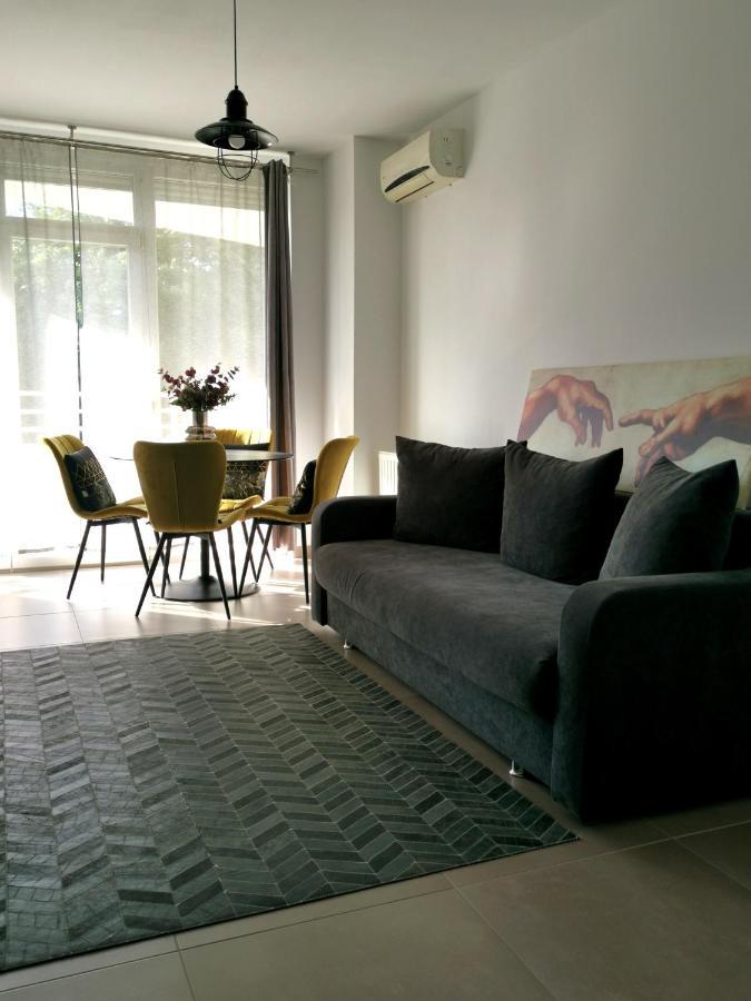 Caraway Apartment Орадя Экстерьер фото
