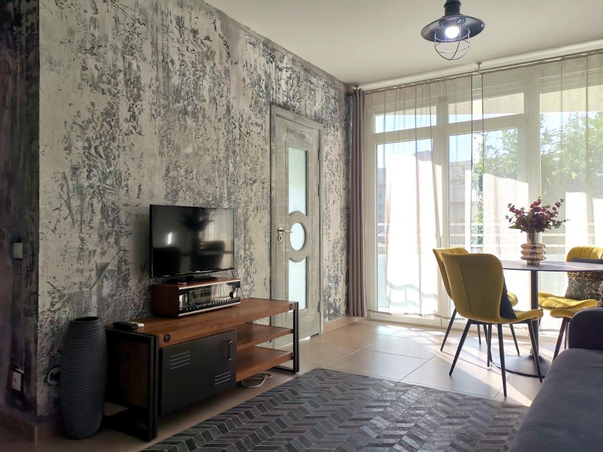 Caraway Apartment Орадя Экстерьер фото